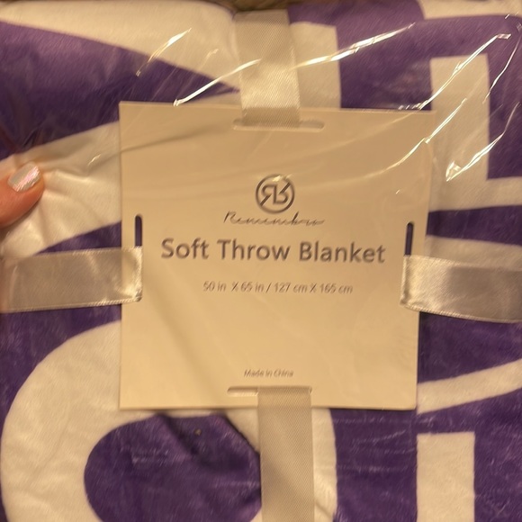 Inspirational box soft throw blacker 50” x 65” eye mask fuzzy socks and card - Picture 4 of 7